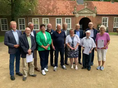 Das &bdquo;Blinkf&uuml;&uuml;r 2023&ldquo; ist an zw&ouml;lf Ehrenamtliche verliehen worden, um sie f&uuml;r ihr herausragendes Engagement zu ehren.