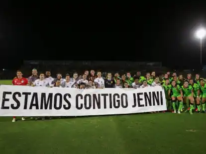 Solidarit&auml;t: Spielerinnen des mexikanischen Clubs Pachuca halten ein Transparent mit der spanischen Aufschrift &laquo;Wir sind mit dir Jenni&raquo; hoch.
