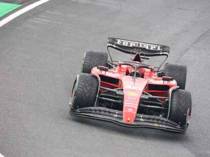 Charles Leclerc aus Monaco vom Team Ferrari ist auf der Strecke in Zandvoort unterwegs.