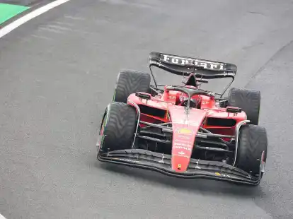 Charles Leclerc aus Monaco vom Team Ferrari ist auf der Strecke in Zandvoort unterwegs.