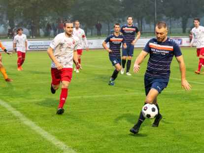 Keinen Sieger gab es zwischen SVE Wiefelstede (wei&szlig;e Trikots) und der SG Wangerland (in Blau).