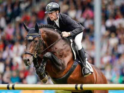 Springreiter Marcus Ehning hat zum dritten Mal den Gro&szlig;en Preis von Aachen gewonnen.
