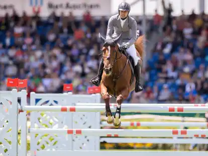 Der deutsche Reiter Christian Kukuk auf dem Pferd Nice. Beim Turnier in Riesenbeck ritt er mit Just Be Gentle.