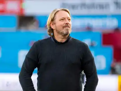 Sven Mislintat w&uuml;rde einen offeneren Umgang mit Finanzen im Profifu&szlig;ball begr&uuml;&szlig;en.