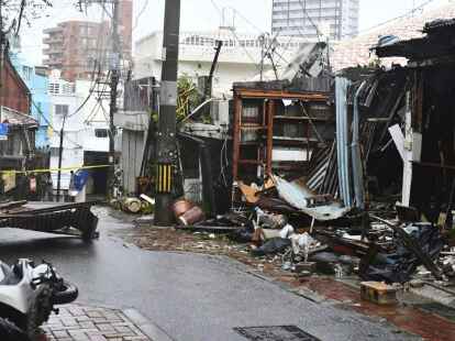 Erst Anfang August hatte der heftige Taifun &laquo;Khanun&raquo; Okinawa mit Sturmb&ouml;en &uuml;berzogen.