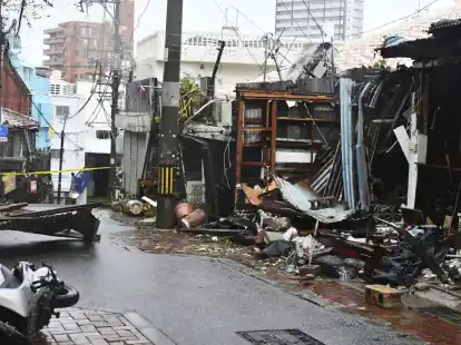 Erst Anfang August hatte der heftige Taifun &laquo;Khanun&raquo; Okinawa mit Sturmb&ouml;en &uuml;berzogen.