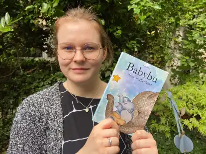 Nadja Heep und ihr Buch:  Die 24-J&auml;hrige hat &uuml;ber ihren toten Sohn mit dem Kosenamen &bdquo;Babybu&ldquo; geschrieben, der unvergessen bleibt.
