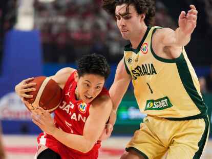 Yuki Kawamura (l) hatte mit Japan gegen Australien keine Chance.