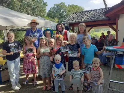 Der B&uuml;rgerverein Munderloh hat auf dem Dorffr&uuml;hst&uuml;ck die besten blumigen Outfits pr&auml;miert.