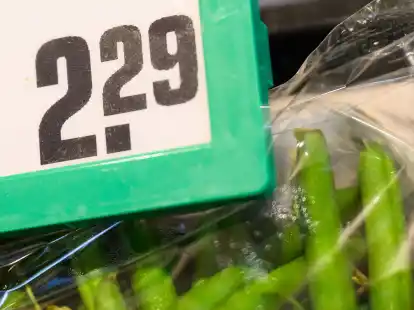 Seit Monaten bremst die hohe Teuerung den privaten Konsum, die Menschen k&ouml;nnen sich f&uuml;r einen Euro weniger leisten.