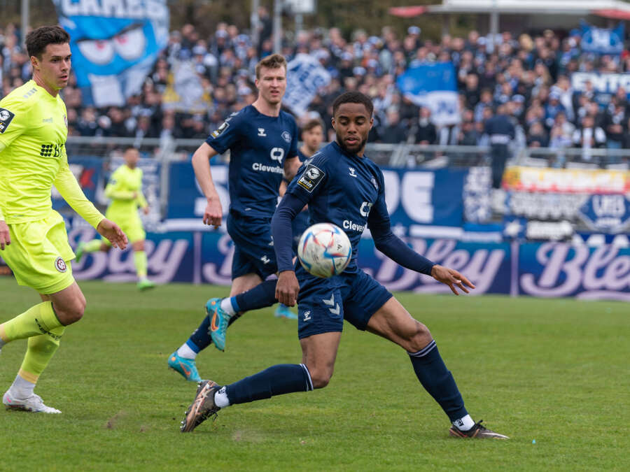 VfB Oldenburg Dominique Ndure trainiert bei Preußen Münster vor VfB Oldenburg Dominique Ndure trainiert bei Preußen Münster vor