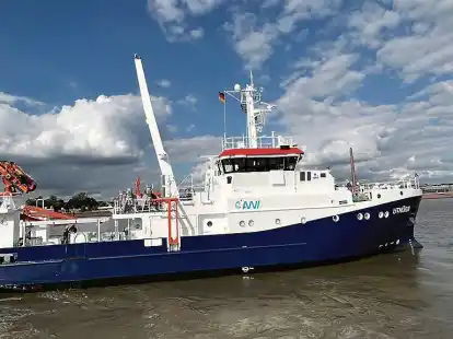 Die &bdquo;Uth&ouml;rn&ldquo;, das neue Schiff des Alfred Wegener Instituts, f&auml;hrt mit &bdquo;gr&uuml;nem&ldquo; Methanol. So werden die K&uuml;stenregionen nahezu klimaneutral erforscht.