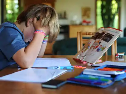 Wenn das Kind ADHS hat, kann sich das auf die ganze Familie, den Kindergarten und die Schule auswirken.