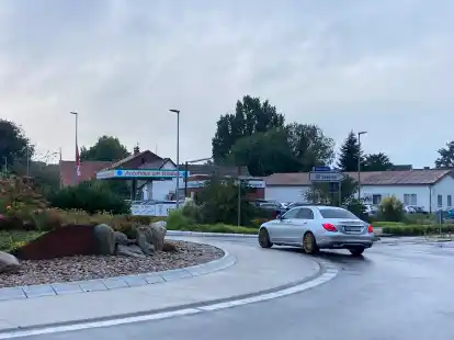 Ihr Autohaus am Stadion zieht die S&uuml;dbeck-Gruppe vom Kreisel Friesoyther Kreisel weg an das Hauptgesch&auml;ft an der Daimlerstra&szlig;e 9. Auf der freiwerdenden Fl&auml;che soll ein Hotel gebaut werden.