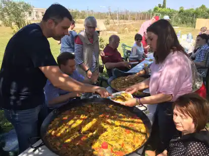 Die jeverische Delegation beim Besuch in Cullera 2017 &ndash; auch damals gab es frische Paella.