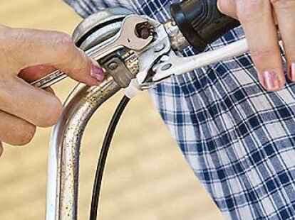 Wer sein Fahrrad reparieren will, braucht Schraubenschl&uuml;ssel.