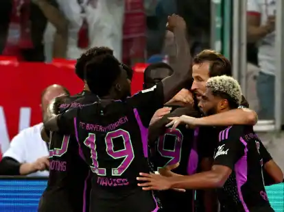 Mathys Tel (verdeckt) rettete die Bayern vor einem R&uuml;ckschlag.