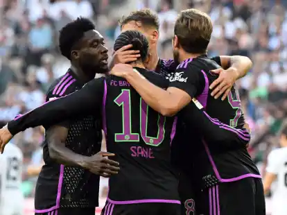 Die Bayern konnten die Partie in M&ouml;nchengladbach drehen und stehen wie Leverkusen bei neun Punkten.