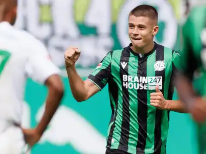 Hannover 96 belohnte sich in F&uuml;rth mit einem Ausw&auml;rtssieg.