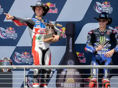 Alex Rins (l) holte sich beim Grand Prix der USA den Sieg.