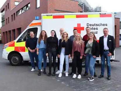 Jan Hoffmann (Gesch&auml;ftsf&uuml;hrer), Sharleen Kother, Jessica J&auml;gers, Stephan Kalvelage (Ltd. Praxisanleiter), Marie Buscherm&ouml;hle, Kai Bischoff, Katharina Lamping, Pascal Thoben, Lea Gehlenborg, Walter Rempe (Bereichsleiter Rettungsdienst)