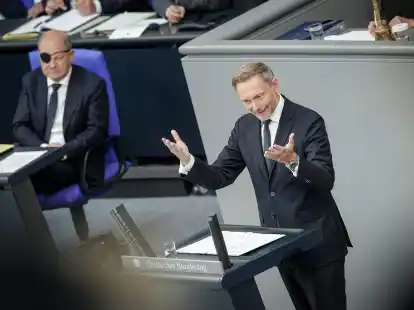 &laquo;Vererbt der arme Onkel Schulden, kann man das Erbe ausschlagen, beim Bundeshaushalt kann man das nicht&raquo;: Bundesfinanzminister Christian Lindner im Bundestag.
