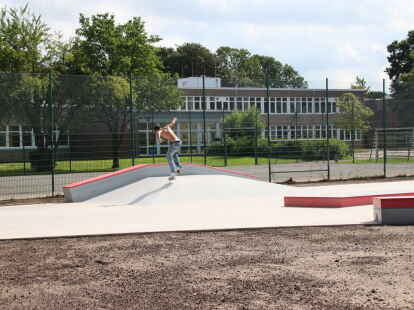 Der Skateplatz in Sande ist fertig. Erste Jugendliche trainieren bereits &ndash; und haben richtig viel Spa&szlig;.