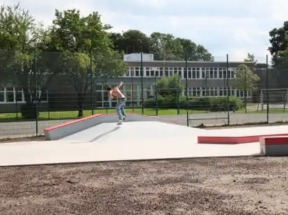 Der Skateplatz in Sande ist fertig. Erste Jugendliche trainieren bereits &ndash; und haben richtig viel Spa&szlig;.