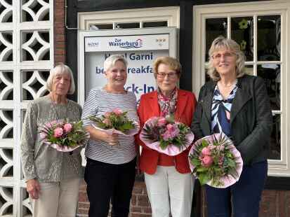 Wurden bei der Jahreshauptversammlung des DRK-Ortsvereins Harpstedt geehrt: (von links) Wilma Hentschel (60 Jahre Mitgliedschaft), Karin Lakewand (40 Jahre Mitgliedschaft), Helga Kopp (langj&auml;hrige Arbeit als Bezirksfrau) und Anke Fassauer (neue stellvertretende Vorsitzende).