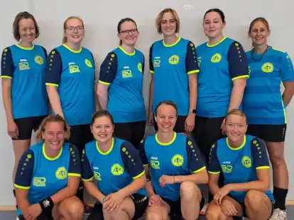 Ein starkes Team: die V&ouml;lkerballerinnen des AT Rodenkirchen. Zum Team geh&ouml;ren (hinten, von links) Tanja Drieling, Mareike Nuss, Dorothea Gradic, Joana Stahl, Mette von Borstel, Christiane Nemeyer,  (vorne, von links) Siasse Kr&ouml;ger,  Oliwia Adel,  Alexandra Biskupek und  Julia M&uuml;ller.
