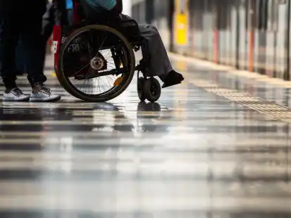 Mit dem Europ&auml;ischen Behindertenausweis sollen Menschen mit Behinderungen auf Reisen in der Europ&auml;ischen Union von allen Sonderkonditionen und Vorzugsbehandlungen, die jeweils national in ihren EU-L&auml;ndern gelten, profitieren.