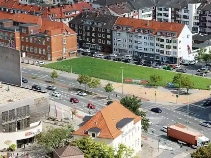 Die Columbusstra&szlig;e (Mitte) soll auf zwei Spuren zur&uuml;ckgebaut werden, die Gr&uuml;nfl&auml;che wird zum Park.