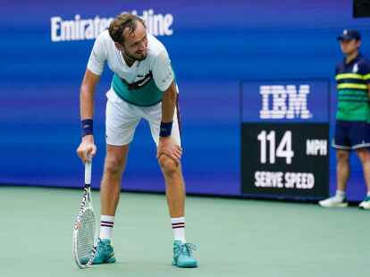 Daniil Medwedew macht die Hitze in New York zu schaffen.