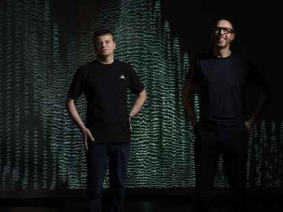 Tom Rowlands (r) und Ed Simons sind das  britische Electronica-Duo Chemical Brothers.