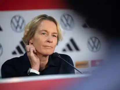 Bundestrainerin Martina Voss-Tecklenburg f&auml;llt f&uuml;r die n&auml;chsten beiden L&auml;nderspiele erkrankt aus.