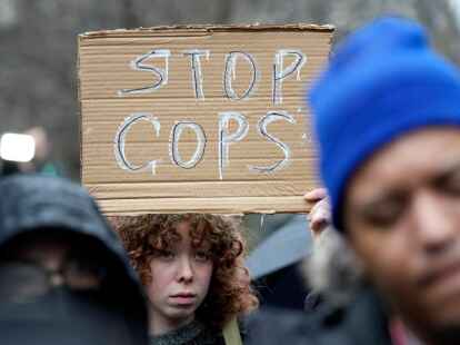 Demonstranten protestieren im Januar wegen des Todes von Tyre Nichols. In den USA kam es erneut zu einem Fall t&ouml;dlicher Polizeigewalt.