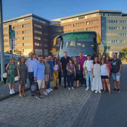 Die G&auml;ste aus Cullera bei ihrer Ankunft am Freitagabend am Flughafen in Bremen, wo sie von einer kleinen Delegation aus Jever abgeholt worden sind, darunter Manfred Meile und Melanie R&uuml;stmann von der Stadt Jever sowie Werner Magnus, Vorsitzender des Freundeskreises der St&auml;dtepartnerschaft Culler &ndash; Jever.