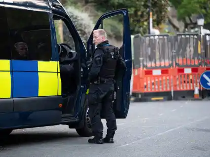 Beamte konnten den 21-J&auml;hrigen demnach im Londoner Stadtteil Chiswick ergreifen, wie die Metropolitan Police mitteilte.