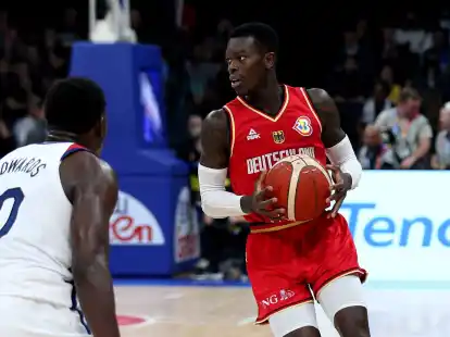 Will mit dem deutschen Basketball-Nationalteam den WM-Titel: Dennis Schr&ouml;der (r).
