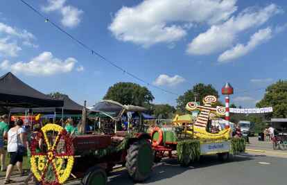 Korso-Wagen mit dem Motto &bdquo;Ankerplatz&ldquo;.