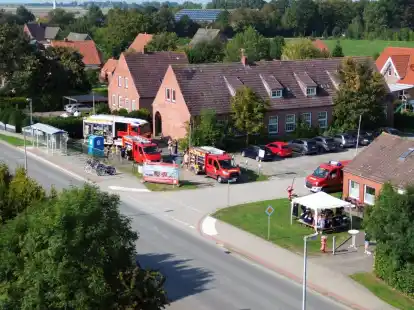 Bilden seit 2018 eine gemeinsame Feuerwehr Krummh&ouml;rn-S&uuml;d und pr&auml;sentierten sich in Rysum: die Feuerwehren Campen, Loquard und Rysum.