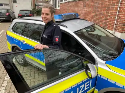 Swantje Eisenhauer, Pr&auml;ventionsbeauftragte bei der Polizei in Brake, erl&auml;utert in einem Vortrag in Lemwerder, wie man sich gegen den Enkeltrick und Schockanrufe sch&uuml;tzen kann.