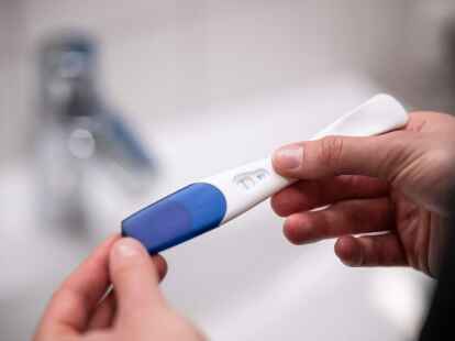 Ein Schwangerschaftsabbruch in den ersten zw&ouml;lf Wochen bleibt straffrei, wenn die Frau sich zuvor beraten l&auml;sst.