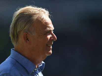 Volker Finke verliert seinen Rekord als Coach mit der l&auml;ngsten Amtszeit bei einem Club im deutschen Profifu&szlig;ball an Heidenheims Frank Schmidt.