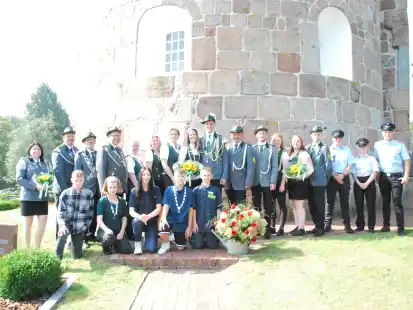 Das neue K&ouml;nigshaus mit dem K&ouml;nig Bj&ouml;rn Fischer und der K&ouml;nigin Ina Fischer (Mitte).