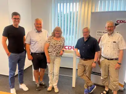 Tauschten sich aus (v.l.): Jann Christian Hegewald, Christoph Eilers MdL, Agnes Menke, Prof. Dr. Joachim Schrader, Hermann Schr&ouml;er