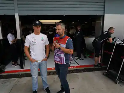 Einem Bericht zufolge k&ouml;nnte Mick Schumacher (l) ins Sportwagenprogramm von Alpine wechseln.