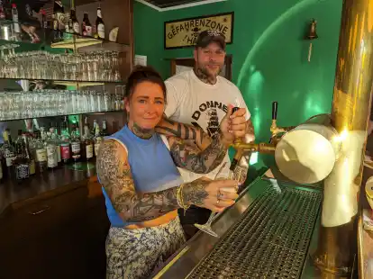 Sebastian Wolf hat die Bauernstube in Nordenham &uuml;bernommen. In der Kneipe hat Jasmina Kintrup das Kommando.