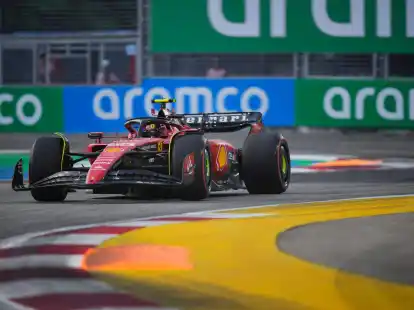 Sicherte sich die Pole Position in Singapur: Carlos Sainz.