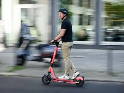 In Berlin erlaubt, in Paris hat die Stadtverwaltung E-Scooter grunds&auml;tzlich verboten.
